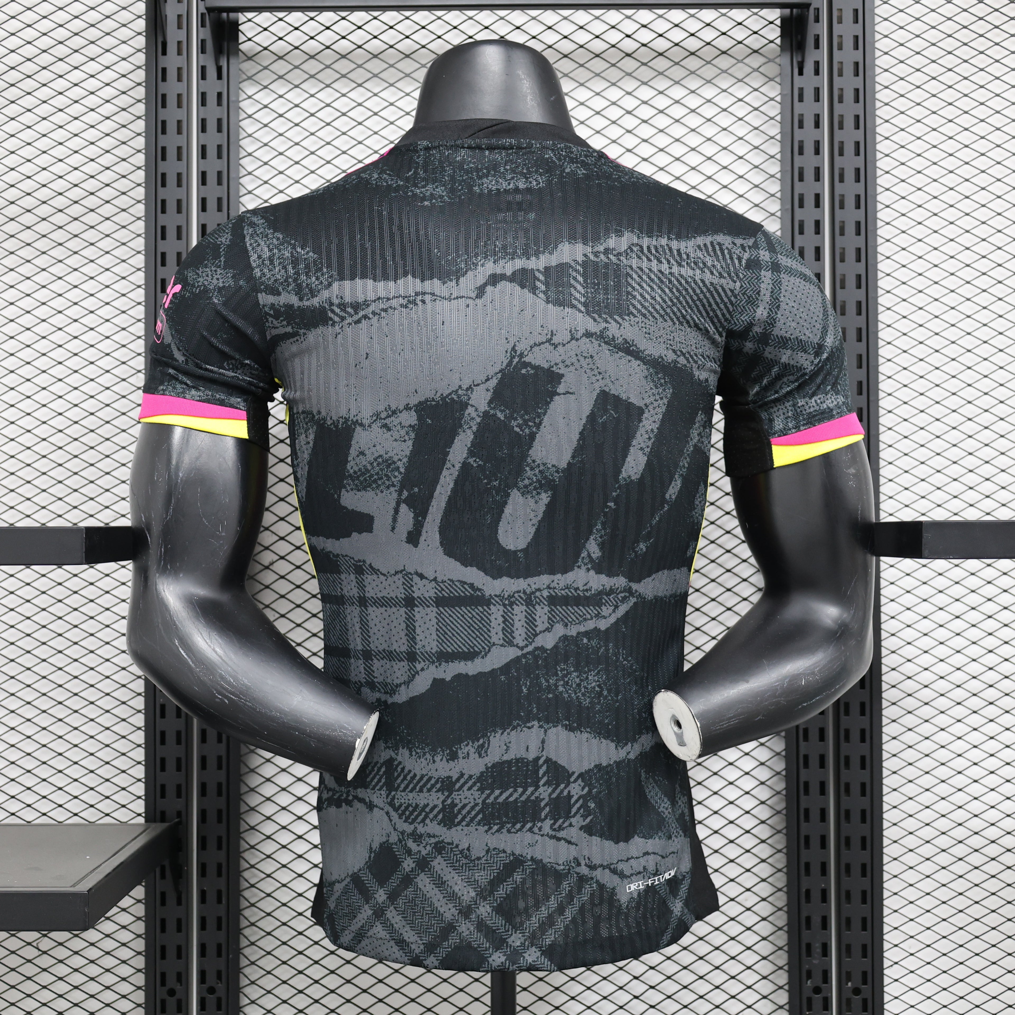 🔵 Chelsea Dark Edition Jersey (Black Strike)